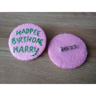 เข็มกลัดผ้าสักหลาด  HAPPEE BIRTHDAE HARRY เข็มกลัดแฮนด์เมด งานปักมือ ของสะสมแฮร์รี่ พอตเตอร์ harry potter