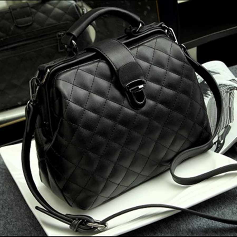 กระเป๋าเเฟชั่นผู้หญิง กระเป๋าถือ พร้อมสายสะพาย รุ่น 056(black)