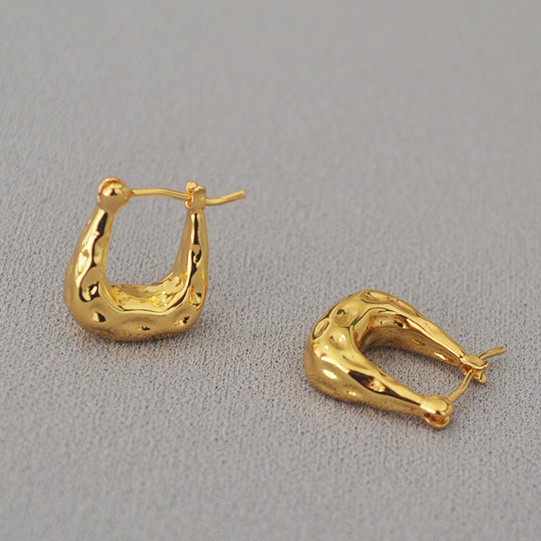 LAC.COLLECTION - Jourdan ต่างหูห่วงทรงตัว U กึ่งแมต ขนาด 1.8cm