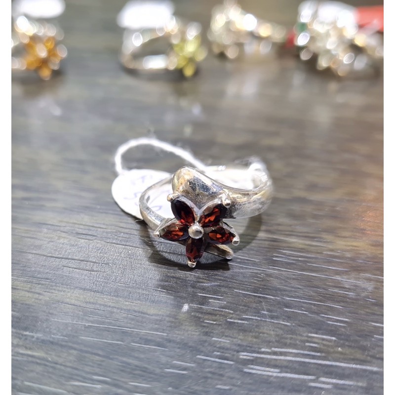 แหวนพลอยโกเมน (Garnet)  925 silver ring casted with natural Garnet Gemstone