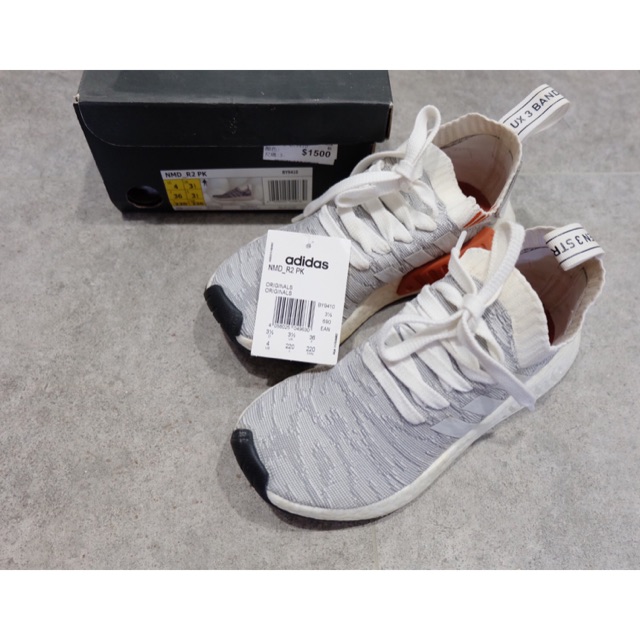 รองเท้าผ้าใบ adidas NMD R2 แท้ 100% size 3.5 uk 36 22- 22.5 cm สภาพดีใส่เดินห้าง 2 ครั้ง