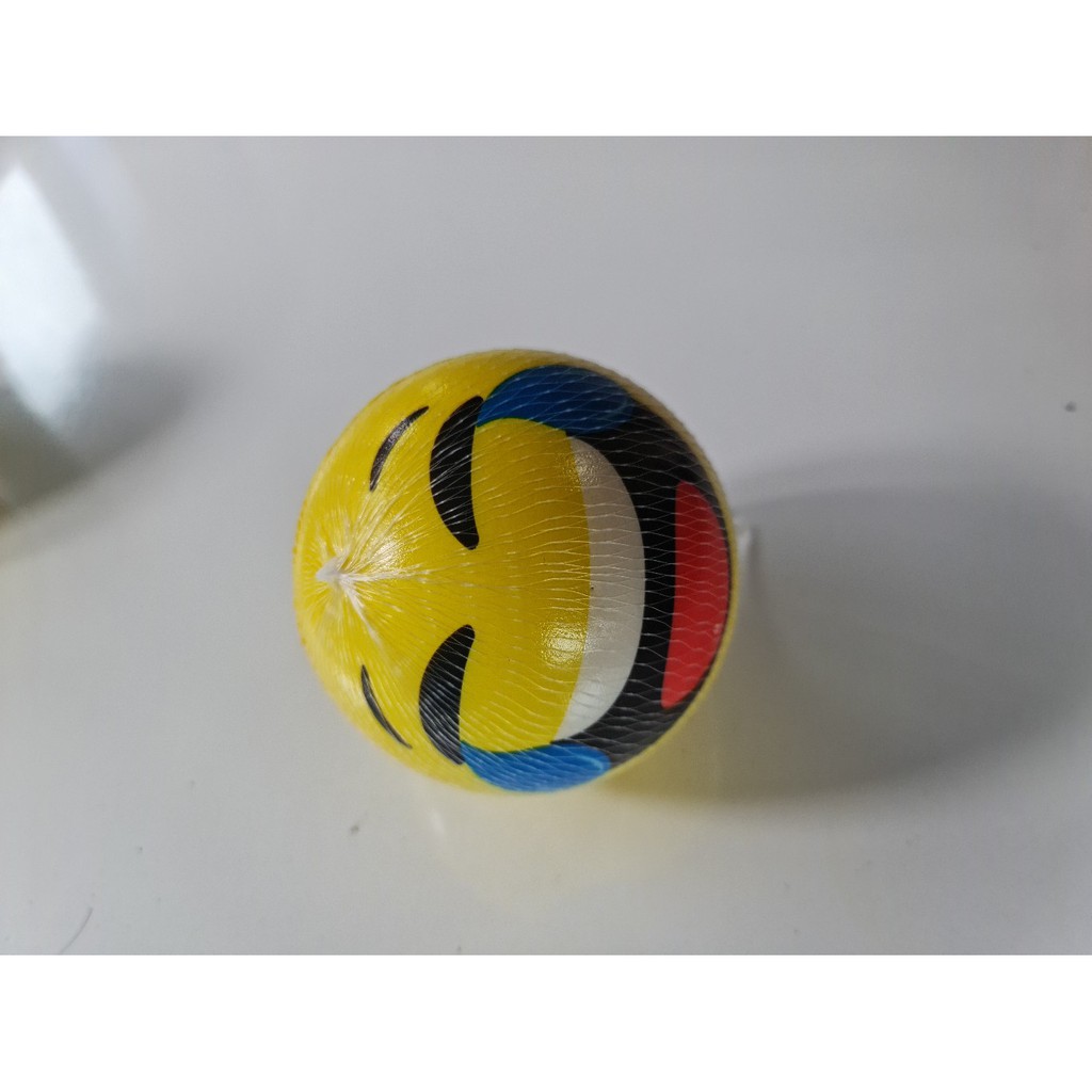 ลูกบอล Emoji  ขนาดเส้นผ่าศูนย์กลาง 10cm   มีให้เลือกหลายแบบ  จำนวน 1 ลูก