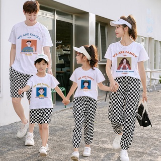 เสื้อยืด พิมพ์ลาย We Are Family สําหรับครอบครัว แม่ และเด็กผู้ชาย และเด็กผู้หญิง