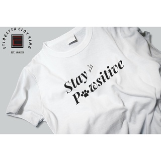 Dog Lover Shirt - Stay Pawsitive ฤดูร้อนแขนสั้นเสื้อยืดการ์ตูนญี่ปุ่นอะนิเมะหลวมป่าคู่รักชายและหญิงสามารถสวมใส่ได้