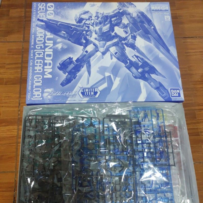 MG 1/100 : OO Gundam Seven Sword/G [Clear Color] Limited (00raiser)