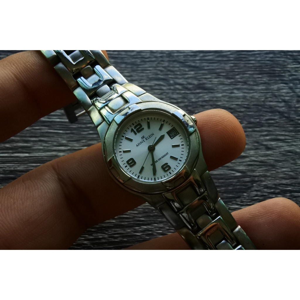 นาฬิกา Vintage มือสองญี่ปุ่น AK ANNE KLEIN  Quartz ผู้หญิง ทรงกลม กรอบเงิน หน้าขาว สายสแตนเลส ใช้งานได้ปกติ สภาพดีของแท้