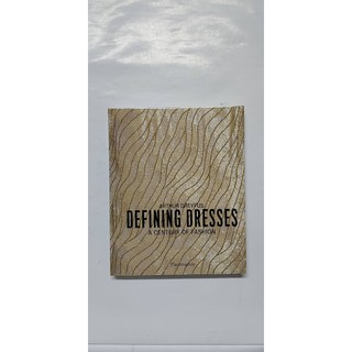 หนังสือ แฟชั่น ภาษาอังกฤษ DEFINING DRESSES A CENTURY OF FASHION 1915-2015 223Page