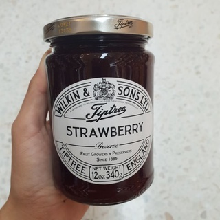 แยมสตรอเบอร์รี่ แยมนำเข้าจากอังกฤษ Tiptree Strawberry Jam 340g.