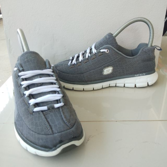 skechers 38