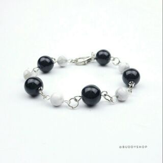 สร้อข้อมือ หินมงคล ฮาวท์ไลท์ Howlite ขนาด 4มม. Onyx 10mm.