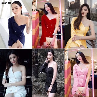 MF11044🍓
Dress เดรสสายเดี่ยวไหล่เดียว แขนยาว 1 ข้าง ผ้าฮานาโกะ แต่งกระดุมหน้า มีกระเป๋าหน้า 1 ข้าง มีซิปหลัง