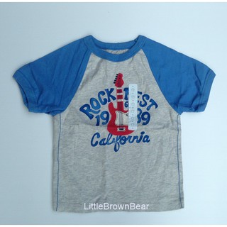 เสื้อยืดเด็กผู้ชายสีเทาต่อแขนสีฟ้าด้านหน้างานสกรีนปักแปะต่อผ้า ของ Baby Gap