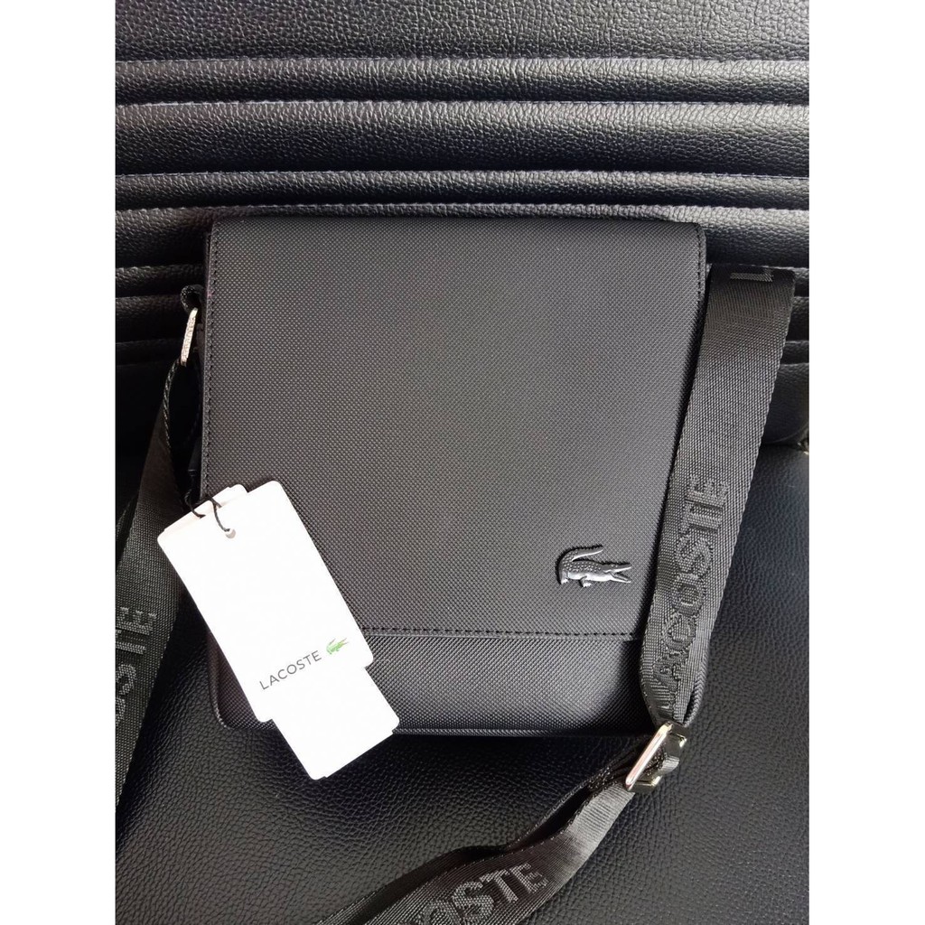 🎒💼 กระเป๋าสะพายข้างผู้ชาย Lacoste สีดำ (รุ่นใหม่)