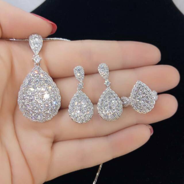 Swarovski สร้อยคอชุดต่างหูแหวนเครื่องประดับแฟลชเงินป้องกันสนิม Adc Gfs Tgb SL