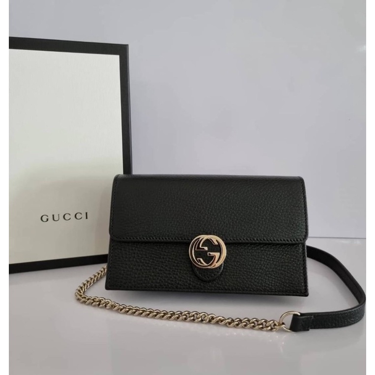 (ผ่อน0%) กระเป๋า New Gucci Interlock Woc สะพายข้าง หนังแท้ สีดำ สายโซ่ wallet on chain