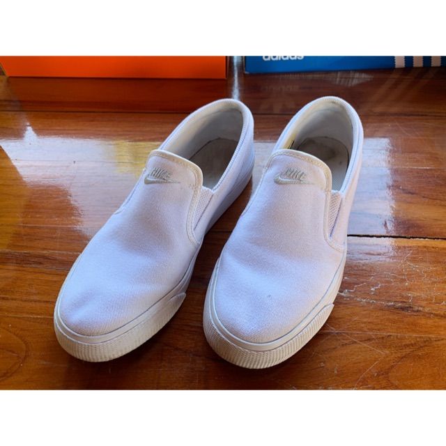 รองเท้าNike Toki Slip On