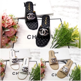 [รับCode12%⚡เพียงกดติดตามร้าน❤️] CC Sandal แตะสวม หนังนิ่ม แต่งอะไหล่CC โครเมี่ยมเงา ชาแนล FS