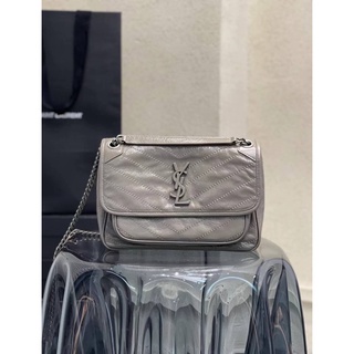 กระเป๋าแบรนด์เนม กระเป๋าสะพายข้าง YSL NIKI MEDIUM CHAIN BAG  📌size 28x20x8.5 cm.📌