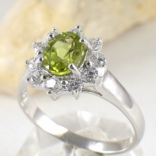 SKJewelryfactory แหวนเงินพลอยเพอริดอทแท้ ล้อมเพชร ER02188-PDT