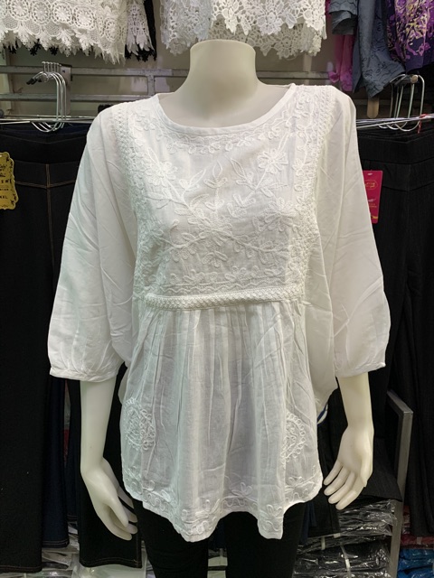 เสื้อขาวคอตตอนปักไหมพรมทรงผีเสื้อ - รูปที่ 3
