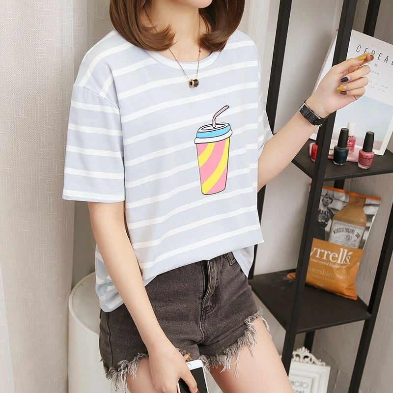 LH.Sunday🍀 เสื้อยืดลายแก้วน้ำปาร์ตี้สุดๆ เสื้อสีพื้นลายทางใส่คู่กับขาสั้นอย่างสวย - รูปที่ 2