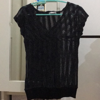 เสื้อผ้าไหมพรมถักลายโปร่ง คอวี ยืดได้สีเทาดำจั๊มเอวสีดำ