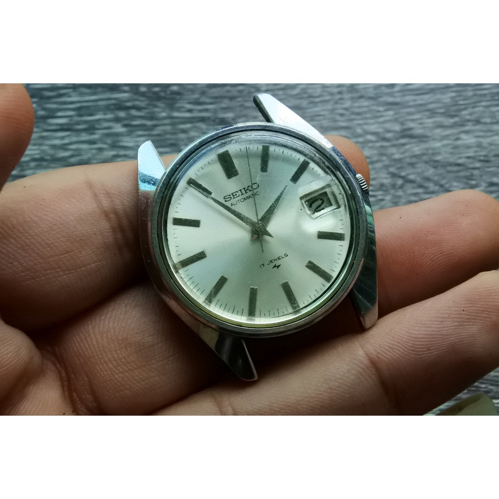 นาฬิกา Vintage มือสองญี่ปุ่น SEIKO ระบบ 7005-8000 AUTOMATIC ผู้ชาย ทรงกลม กรอบเงิน หน้าขาว หน้าปัด 18mm