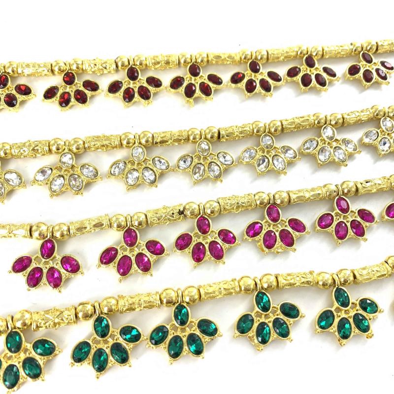 Vintage Jewelry ชุดไทย เครื่องประดับ เพชร ทอง สร้อยข้อมือ ประเพณี ผู้หญิง