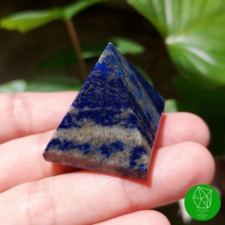 หินลา​พิส​ลาซูลีทรงพีรามิด (Lapislazuli Pyramid)