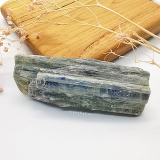 หินไคยาไนท์ผลึกก้อนธรรมชาติ (Kyanite)