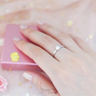 JEWELLYN Thora Ring แหวนเพชรเดี่ยว