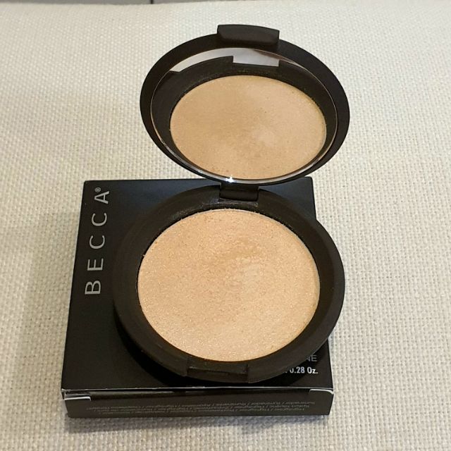 BECCA- Shimmering Skin Perfector Pressed