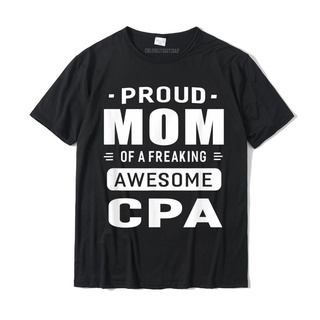 เสื้อยืดลําลอง ผ้าฝ้าย แขนสั้น พิมพ์ลาย Proud Mom Of A Awesome CPA เหมาะกับของขวัญ สําหรับผู้ชาย และผู้หญิงS-5XL