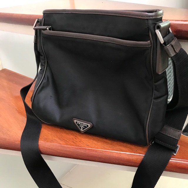 กระเป๋าสะพาย PRADA พลาด้าสีดำ