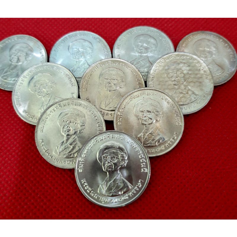 เหรียญนิกเกิ้ล 1 บาท ที่ระลึก วาระ ย่า 75 พรรษา พร้อมตลับ 10เหรียญ