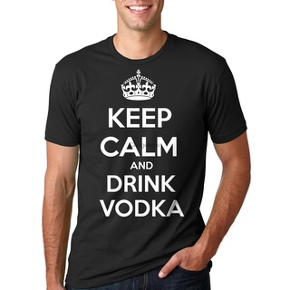 เสื้อยืดโอเวอร์ไซส์ขายดี เสื้อยืดลําลอง แขนสั้น พิมพ์ลาย Keep Calm And Drink odka Funny Party Tee OKanbc13OJciga80S-3XL