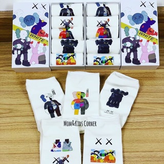 ถุงเท้างานพรีเมี่ยม แนวสตรีทแวร์ สีพื้น มี2 ลายให้เลือก KAWS&amp; SESAMI