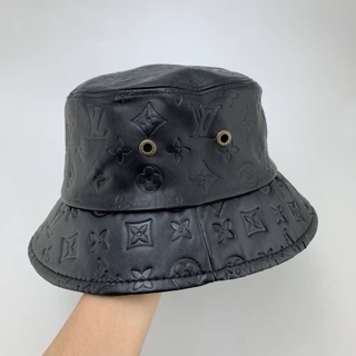 หมวกL V monogram print bucket hat in black