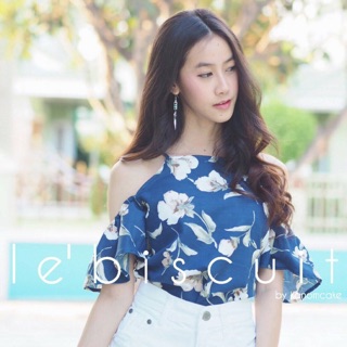 🌟เสื้อสายเดี่ยวเว้าไหล่ต่อแขนกระดิ่ง