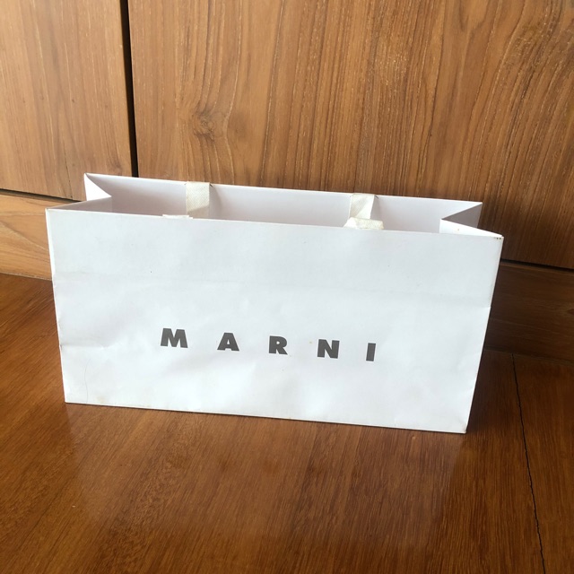 ถุงกระดาษมาร์นี่  Marni