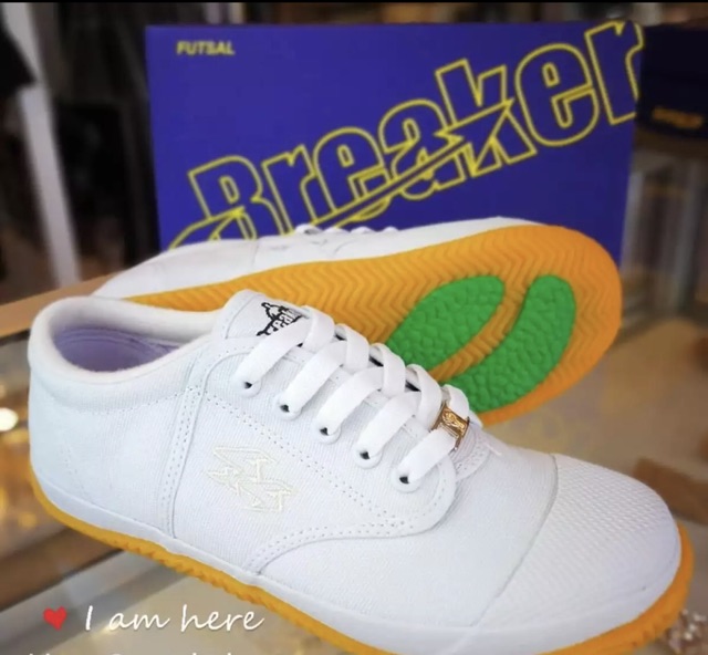 รองเท้าผ้าใบ Breaker FUTSAL