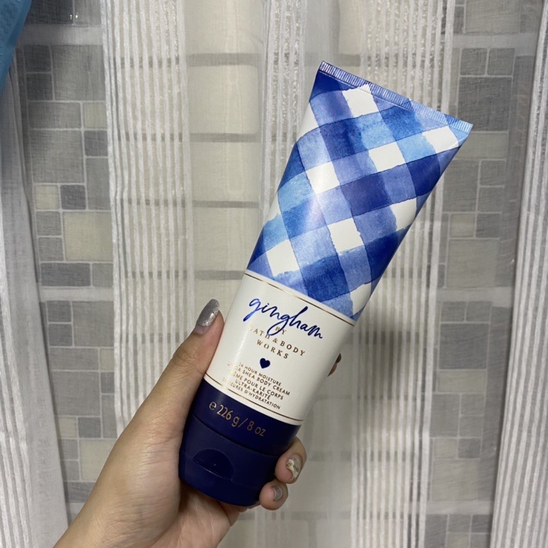 ส่งต่อ ครีมทาผิว Baht and body work 99% เทสไป 1 หยด ไม่ชอบกลิ่น 350฿(รวมส่ง) ค่ะ 💙