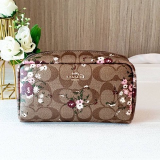 กระเป๋าใส่เครื่องสำอางค์ COACH SMALL BOXY COSMETIC CASE IN SIGNATURE CANVAS C3720 ลายซี สีน้ำตาล พิมพ์ลายดอกไม้