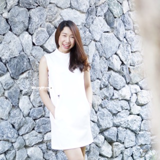 White dress เดรสสีขาวเรียบๆ