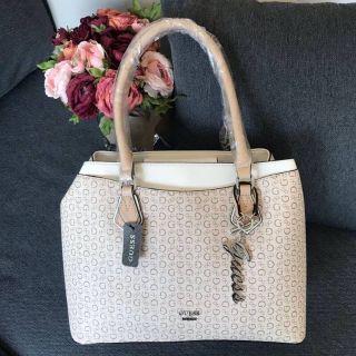 GUESS DIEM LOGO-PRINT SATCHEL BAG กระเป๋าถือหรือสะพายจาก GUESS หนังปั้มลาย Signature G