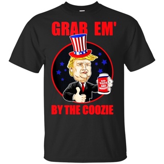 [100% Cotton] เสื้อยืดพิมพ์ลาย Grap Em By The Coozie 4Th Of July Donald Trump แฟชั่น Unisex