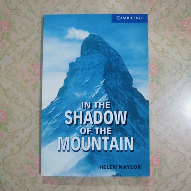 CAMBRIDGE ENGLISH READERS In the Shadow of the Mountain (Helen Naylor)