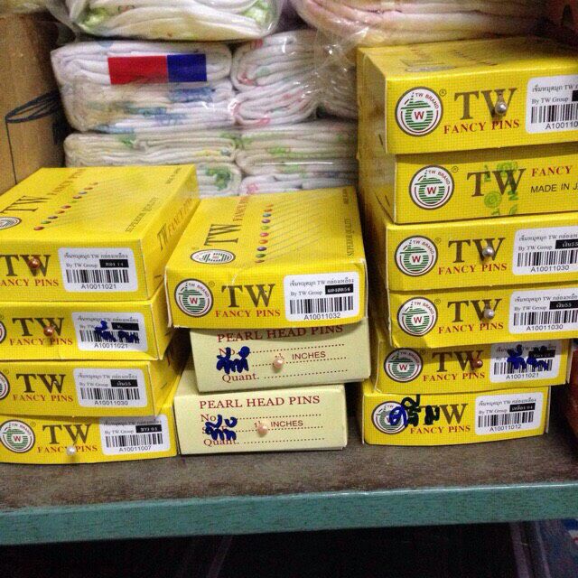 เข็มหมุดกล่องเหลือง TW