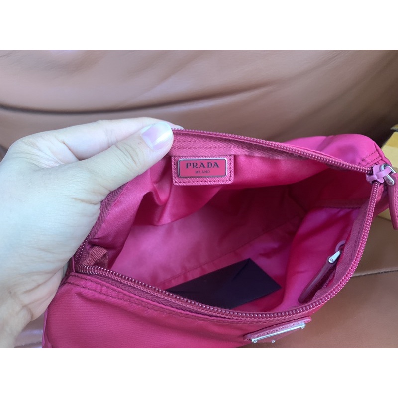 กระเป๋าใส่เครื่องสำอางค์ ขนาดกลาง Prada แท้100%