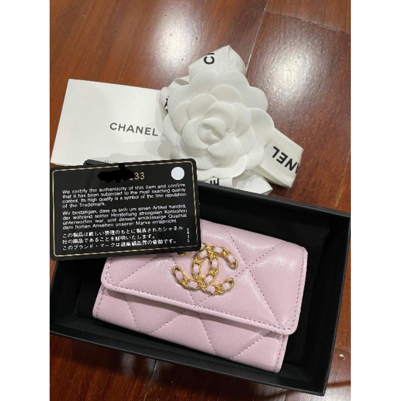 New Chanel 19 card holder Holo 31 Authentic
